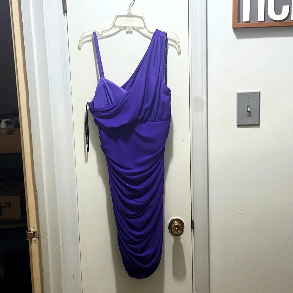 Dress - Picture 1 of 4